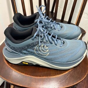Topo Athletic Ultraventure 4 Women's 9 Stone Grey Running Trail Shoes Sneakers